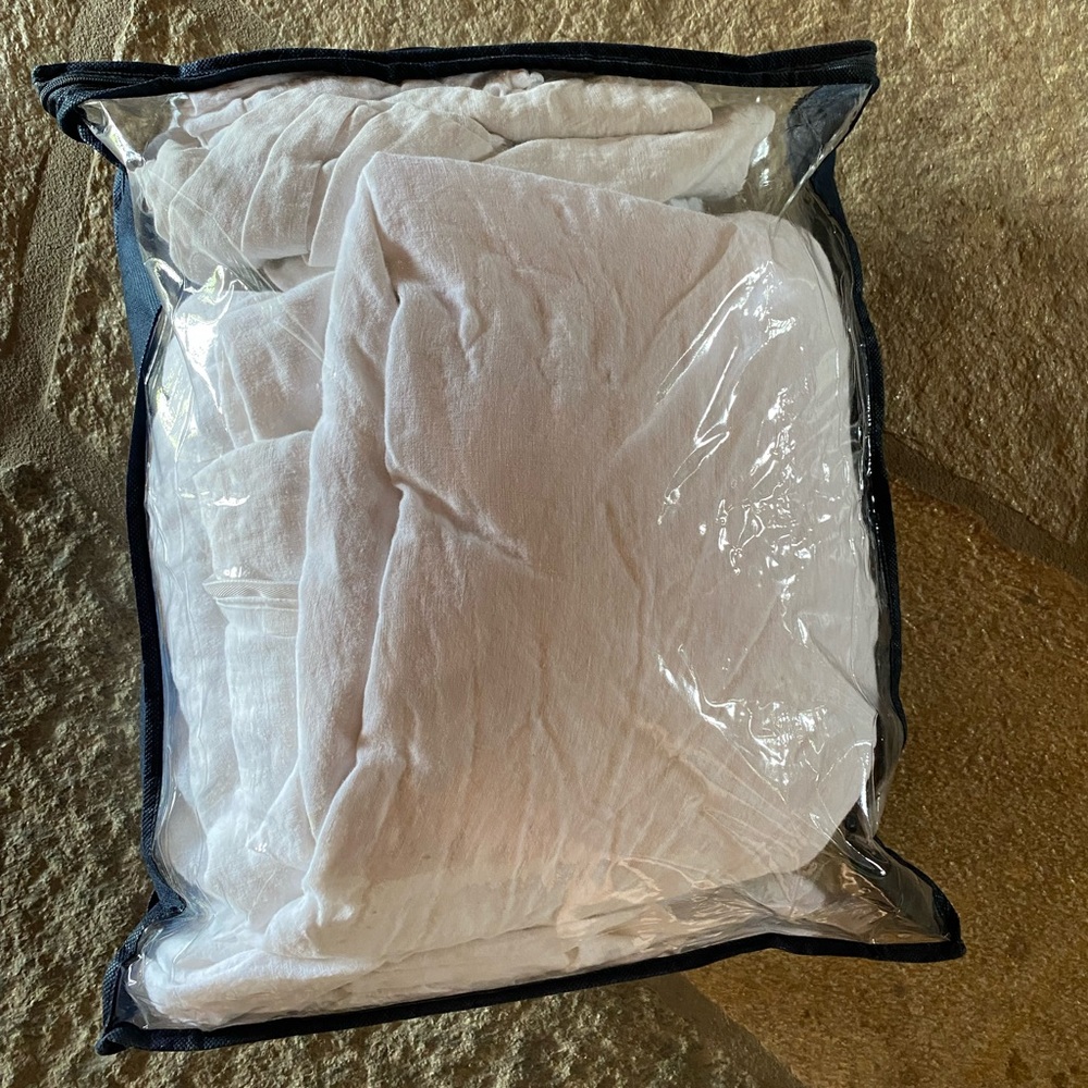 Dazed but Amazed queen white linen set with 2 sets of standard pillow cases